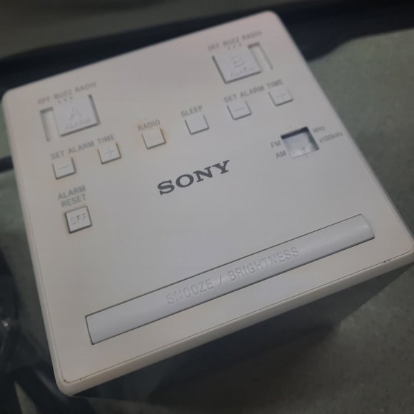 Sony cube alarm clock radio mirror front white works - Picture 2 of 5